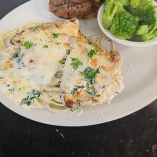CHEESY CHICKEN ALFREDO
